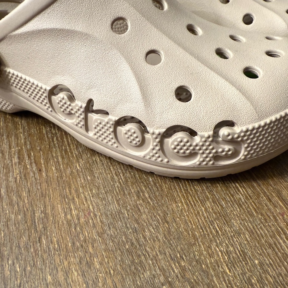 Crocs Baya Clog in Cobblestone | M8 W10